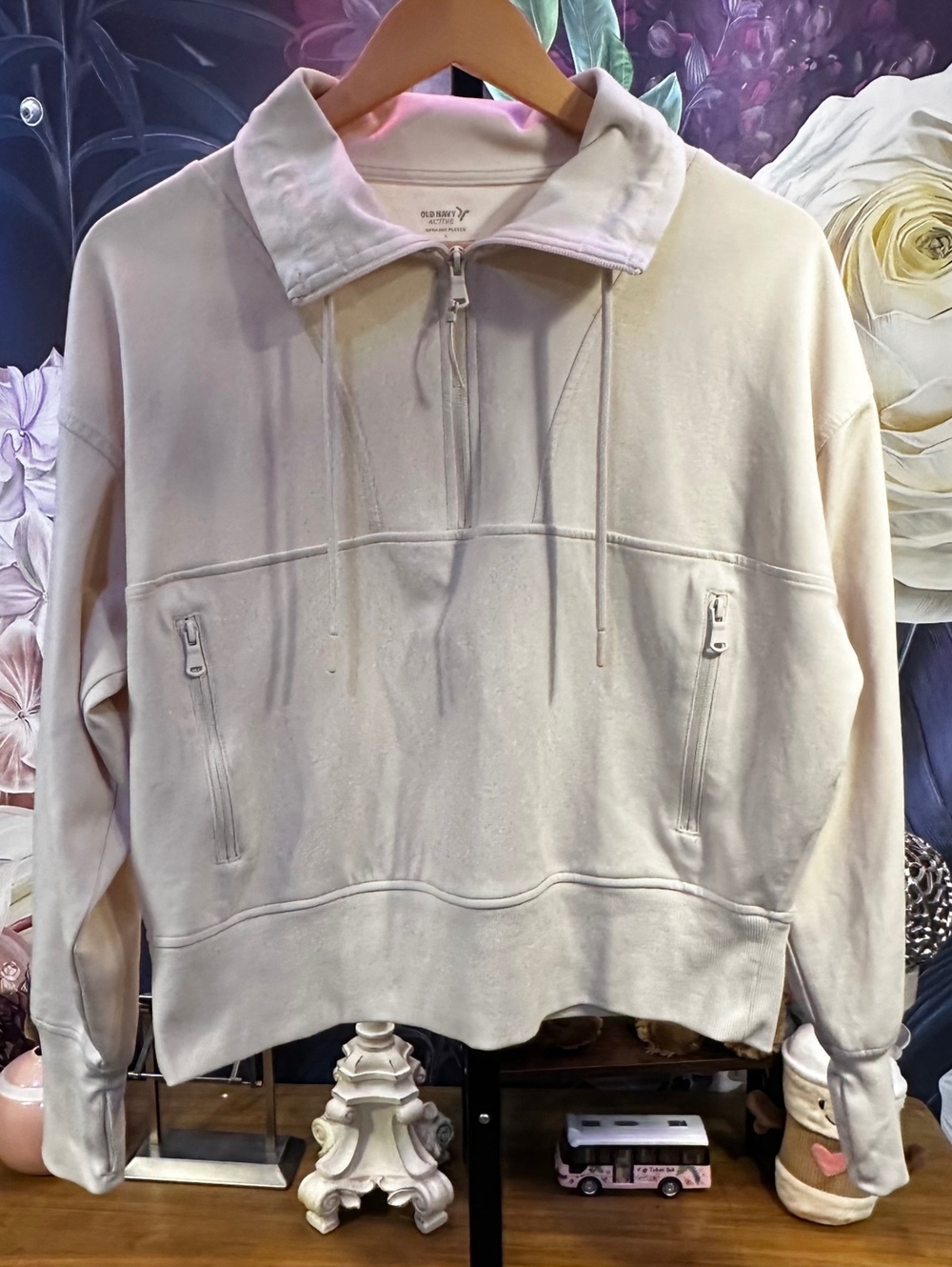 Old Navy L Dynamic Fleece Cream Sweatshirt Zip Pockets Thumb Holes Casual Sporty